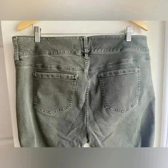 Torrid Skinny Jegging Jeans Olive Army Green Size 18 Regular Super Stretchy - Picture 6 of 8